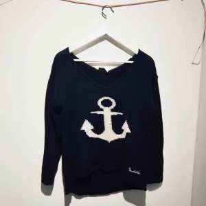  - Supermysig stickad tröja från bondelid🙌🏼 perfekt nu till hösten🍂🍁☕️ frakt tillkommer på 45kr 