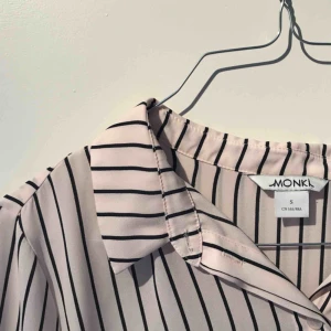  - Fin shorta som passar till allt! Den har följt med mig under gymnasiet och söker nu ett nytt hem! Bra skick. 🌿