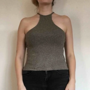  - Bekvämt linne från bikbok. Sparsamt använt. Köparen står för frakt :)