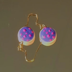 handmade cookie earrings - shipping in Sweden is 15kr / if you buy 3 or more tu ings shipping is for free