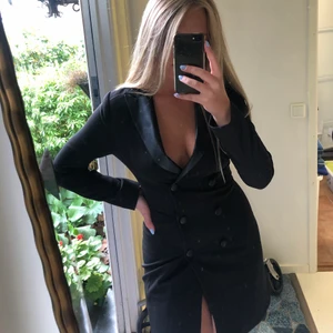 Blazerdress från Gina Tricot - Denna klänningen är uursnygg, men jag har aldrig använt den! Den är verkligen precis som när jag köpte den och man får såååå fina kurvor💕💕