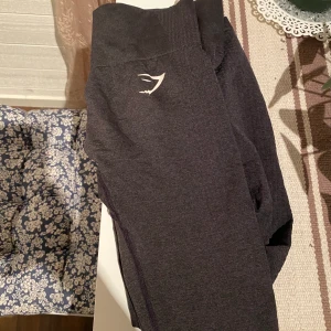 Gymshark - Något litet hål i men skit snygg, är mönster bak så man framhäver rumpan