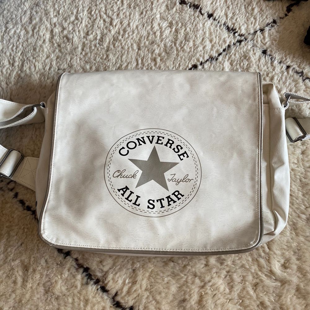 Converse väska💘 - Converse | Plick Second Hand