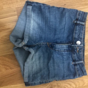 H&M shorts  - Använt några gånger. Säljer eftersom den är för liten för mig❤️ 