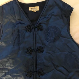 Vintage Chinese väst - Vintage Chinese traditionell väst skulle säga att storleken är S på västen men XS som oversize 
