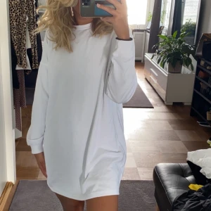 Missguided sweatshirt klänning  - Supermysig sweatshirt klänning som säljs då jag har flera färger🦋helt ny med lappen kvar! 