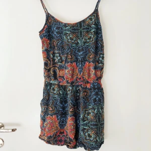 Oanvänd Byxdress - Helt oanvänd byxdress i storlek XS. Frakt på 22kr tillkommer! 📦