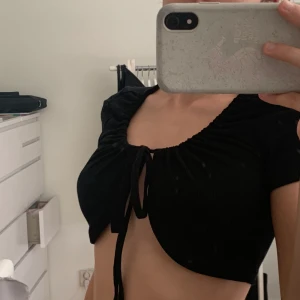 topp - gulligt topp som tyvärr inte kommer till användning (inkl frakt) 