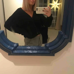  - En kofta i strl L men den e mer som en S