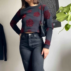 Kenzo  - Kenzo Paris sweatshirt med vinröda sammets tigrar. Mycket gott skick! 100% bomull  (uppvikt på bilden)