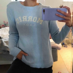  - Stickad tröja från Morris i nyskick. Nypris 1300 kr