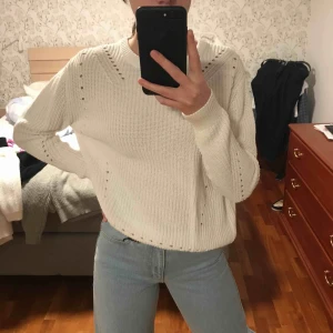  - Vit fin stickad tröja ifrån Mango! Aldrig använd!! Passar även XS och S🥰🥰