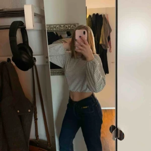  - Snygg ”magtröja” från Zaful med knytning, gör att den kan anpassas efter storlek och personlig smak. Möts upp i Stockholm, annars tillkommer frakten! 💛