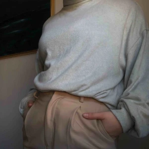  - Mintgrön sweatshirt, super skönt material!! Str L som blir oversized på mig i str S! Jätte fin till våren❤️