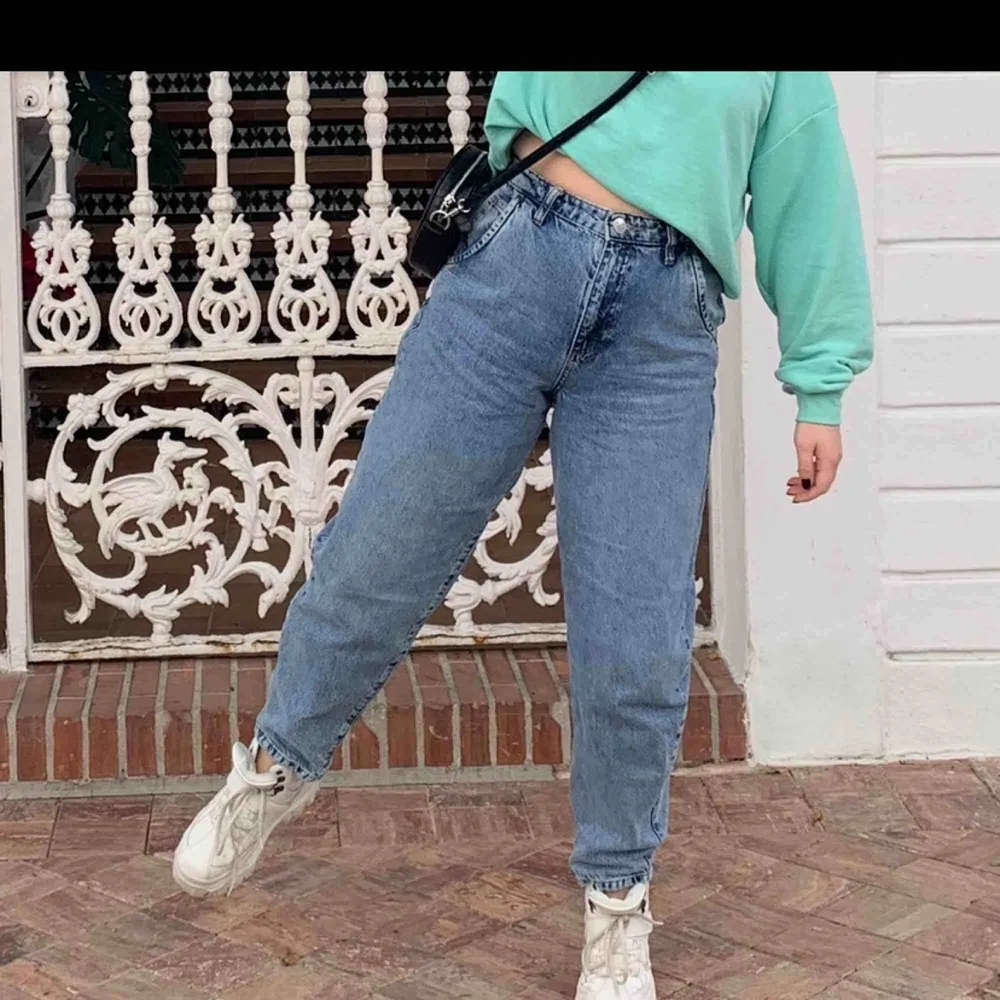 Jeans från Gina tricot. Köpa för 599 kr och är använda ett fåtal gånger så är som nya! Köparen står för frakten❤️. Jeans & Byxor.