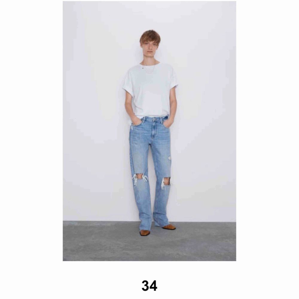 Populära jeans från Zara. Storlek 34. Knappt använda, kan även byta mot 36. Jeans & Byxor.