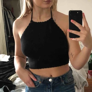  - Superfin virkad topp, såå snygg med jeans till sommaren!! Står storlek M men passar XS-M utan problem. Inkl frakt 🥰