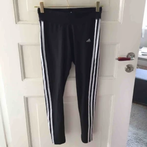  - Träningsleggings från Adidas Storlek XS Ankellånga