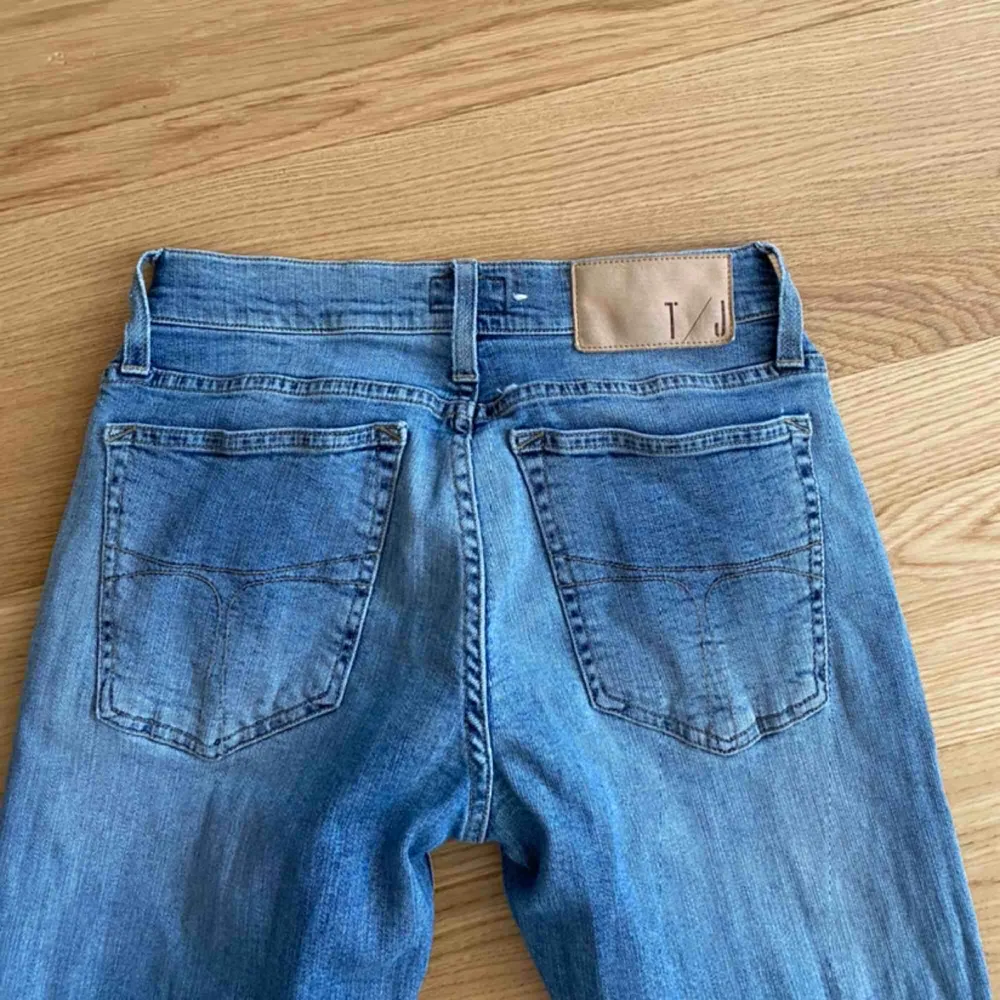 Skitsnygga jeans från Tiger Of Sweden! Nypris ca 1200. Sparsamt använda.  Senaste budet: 100 Kr + Frakt 63kr.. Jeans & Byxor.