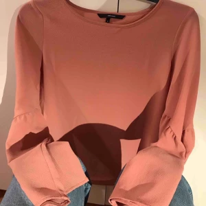  - Super fin blus! Sparsamt använd  99kr inkl frakten 