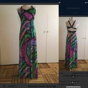  - Vacker figurnära långklänning i stretch One size men passar bäst till dig med storlek 38/40 Helt ny Färg som på bilder   https://www.nellasshop.com/products/bohemian-maxiklanning-lila