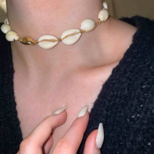  - Populärt halsband (choker) från vero Moda säljes då jag inte använder det! Har använt vid ett tillfälle💁🏼‍♀️