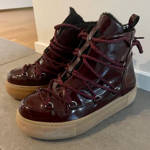 Fodrade skor - Jättesnygga vinterskor från Other Stories! Endast använda någon enstaka gång, inprincip nyskick! Snabb affär och priset kan diskuteras pga flytt!