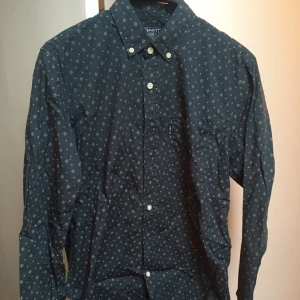  - Grön mönstrad Burton down från Emmett, köpt på Solo för snart 1 år sedan. Sparsamt använd  