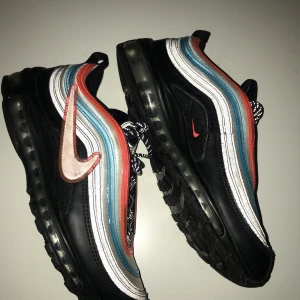 Nike air Max 97 neon seoul - Skick 7/10                                              Skriv för mer bilder                                   Allt ingår box och kort till skorna                              Pris går att diskuteras