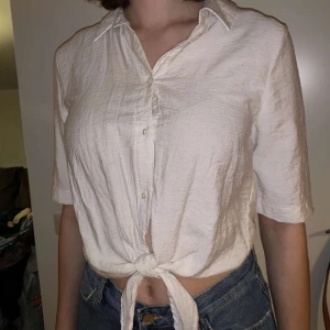 Skjorta - En riktigt cool krämvit skjorta! Nästan aldrig använd!!!
