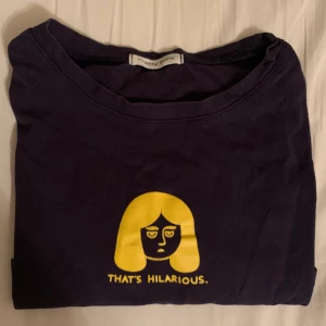 Retro t-shirt💛 - Säljer denna T-shirten med retro-stil⚡️ Använd, men hel och inga fläckar! Väldigt bekväm