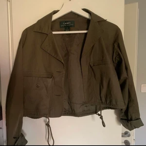 Ralph Lauren jacka - Kortare militärgrön jacka från Ralph Lauren i strl S! Buda i kommentarerna