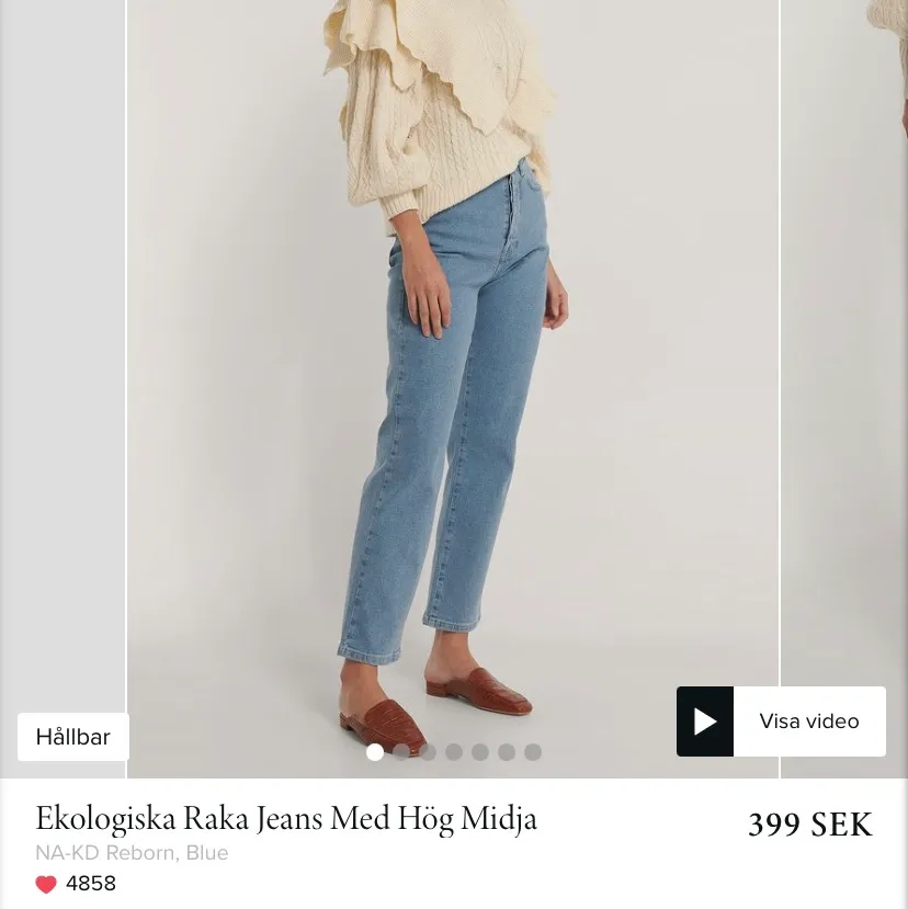 Säljer dessa super populära raka jeansen från NAKD eftersom de inte kommer till använda. Jättesköna jeans som knappt är använda!. Jeans & Byxor.