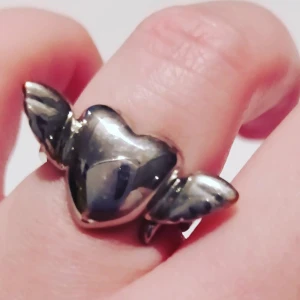 Ring bevingat hjärta  - Okänt material. 