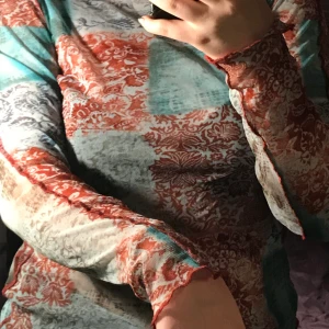 Mesh tröja - Tröja i mesh med röda sömmar💕