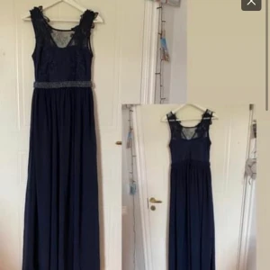 Balklänning  - Fin balklänning använd under en kväll. Super fint skick  kan även skicka 