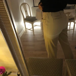 Ralph Lauren Chinos - Snygga chinos från Ralph Lauren. Aldrig använda, endast testade. Mjukt skönt material. I storlek 10, skulle säga att det motsvarar S. 
