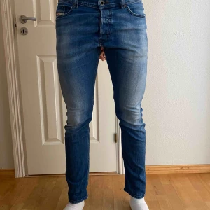  - 2 par diesel jeans som knappt är använda och jättebra skick! Frakt tillkommer, priset kan diskuteras! 