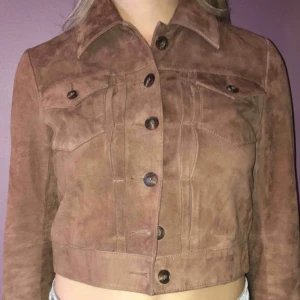  - Äkta mocka jacka från weekday collection, använd en gång. Nypris 1500.  Prutvänligt 