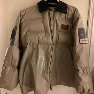  - Eytys x Michiko koshino uppblåsbar jacka. Väska för förvaring medkommer