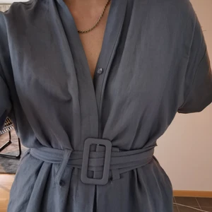 Carin wester byxdress  - Byxdress från carin wester, nyskick, inköpt för 699. frakt tillkommer. Skickas inom 5 dagar efter mottagen betalning 