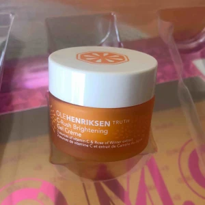  - Ny oöppnad dagkräm i 15 ml* från Ole henriksen. Nypris är 600kr/50ml*. Ska ge huden lyster💕 !!SÅLD!! Men säljer fler produkter ur samma serie :)