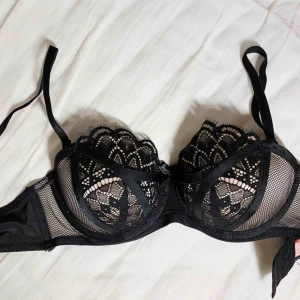  - HELT ny, superfin och oanvänd BH från Hunkemöller- tror tom påsen och kvitto finns kvar. Säljes pga felköp  :/ 