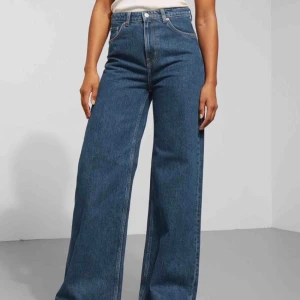  - Weekday jeans i modellen ace. Använda fåtal gånger. Nypris 500kr. 