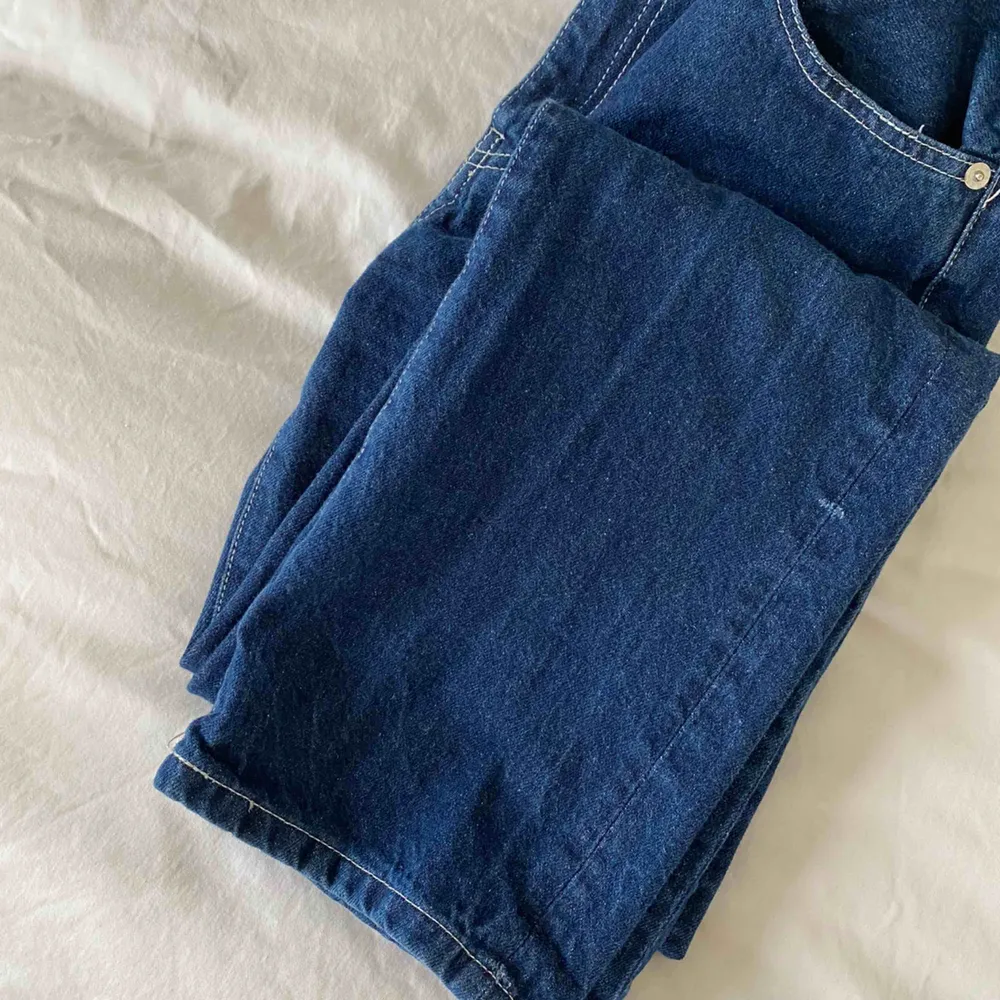 Blå jeans från Pull & Bear, tyvärr för små och för korta för mig som är 184 cm!🌸. Jeans & Byxor.