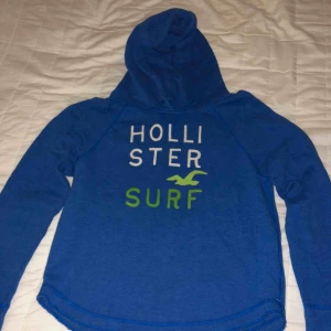  - Hollister huvtröja superskön och varm. Fint skick. 