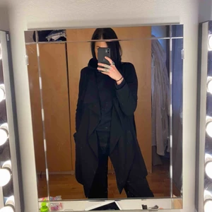  - Snygg tunn kappa från Only. Bra nu till våren