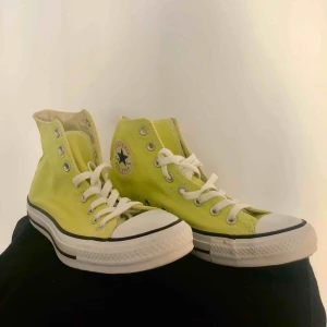  - Helt nya converse i lime färg. Finns att hämtas på Hisingen, Göteborg. 