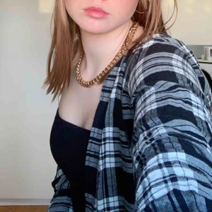  - Svartvit rutig skjorta 