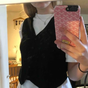  - Väst aldrig använd, köparen står för frakt💙